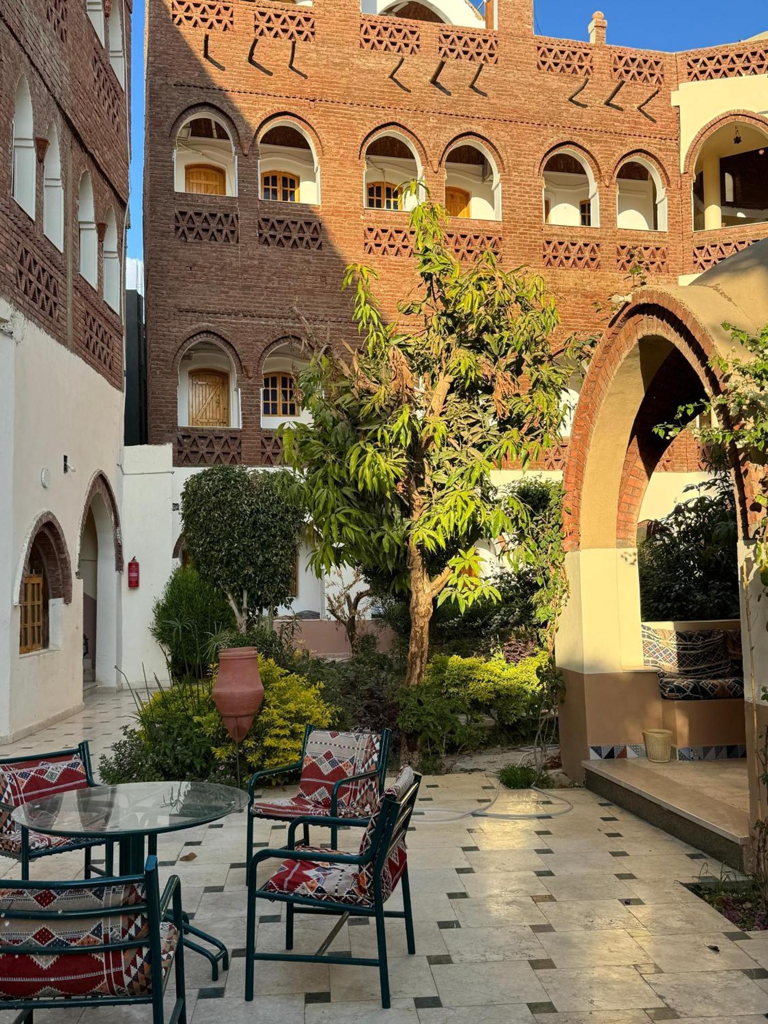 Hotel Sheherazade Luxor Exteriör bild
